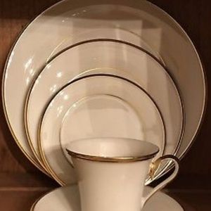 Lenox 5 complete settings Eternal